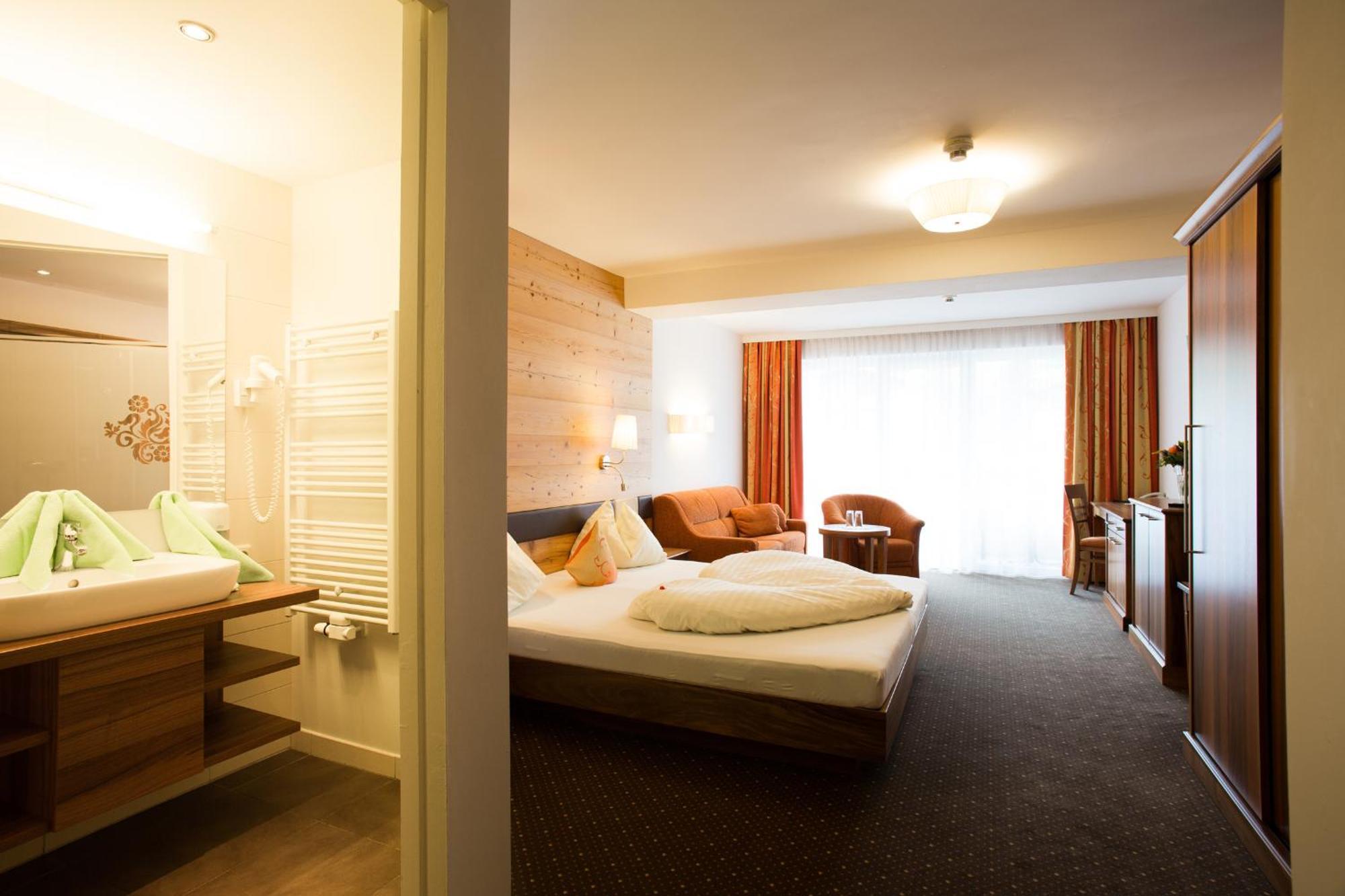 Hotel Lohningerhof Maria Alm am Steinernen Meer Oda fotoğraf